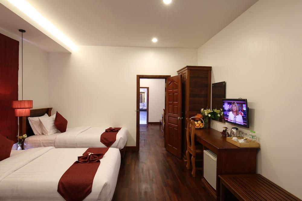 Holy Angkor Deluxe Hotel Siem Reap Bagian luar foto