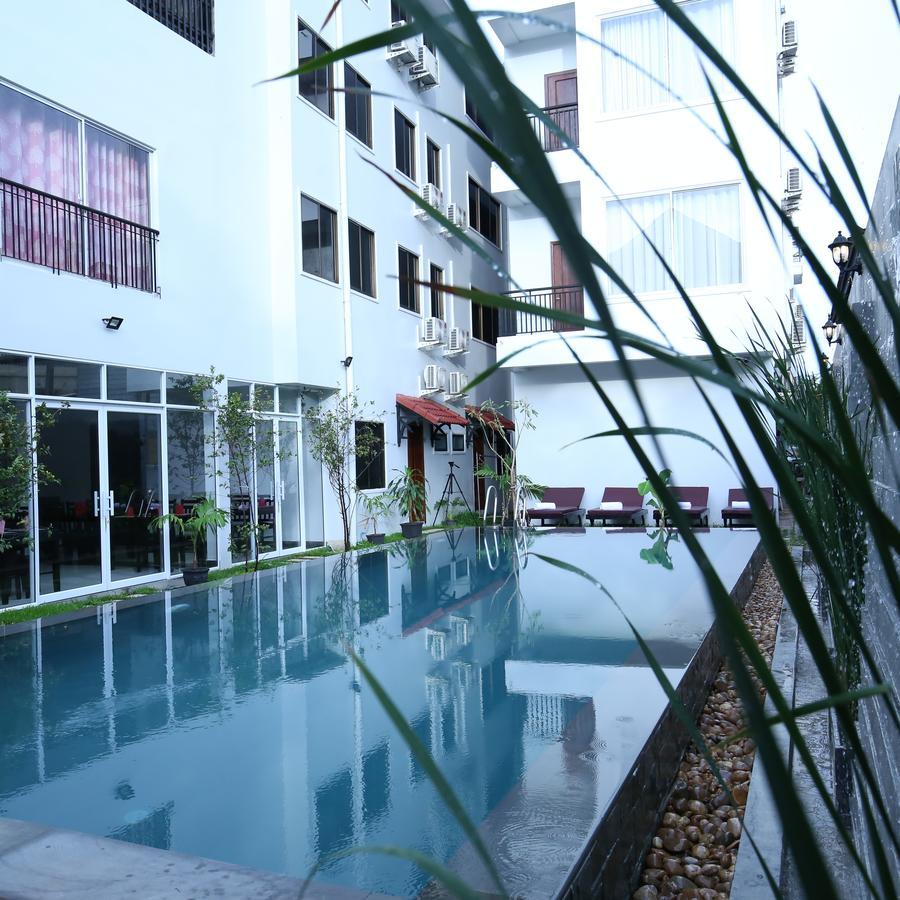 Holy Angkor Deluxe Hotel Siem Reap Bagian luar foto
